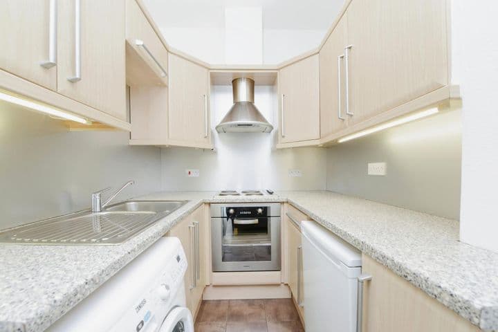 1 bedroom apartment for sale in Edinburgh City Centre, United Kingdom - Image 8