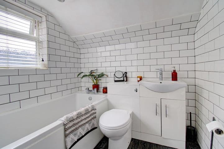 3 bedrooms house for sale in Cannock, United Kingdom - Image 8