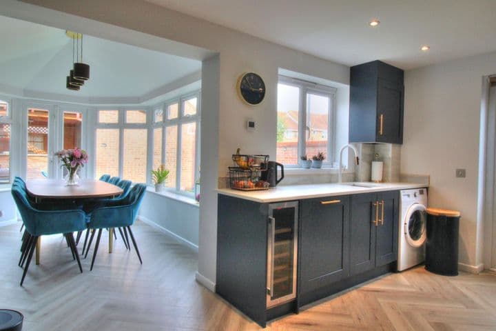 3 bedrooms house for sale in Basildon, United Kingdom - Image 3