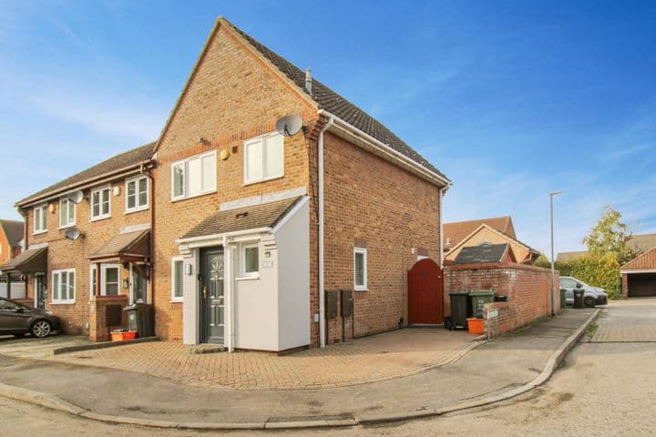 3 bedrooms house for sale in Basildon, United Kingdom - Image 2