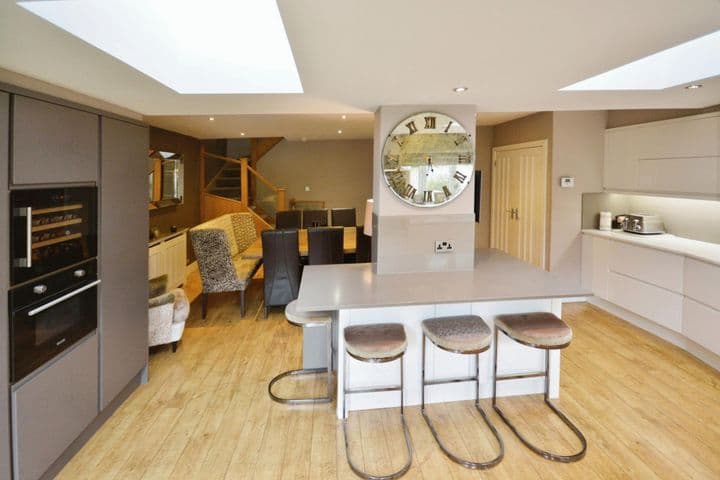 3 bedrooms house for sale in Waltham Abbey, United Kingdom - Image 2