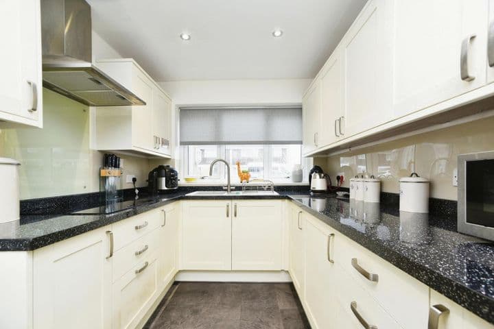 3 bedrooms house for sale in Swindon, United Kingdom - Image 2