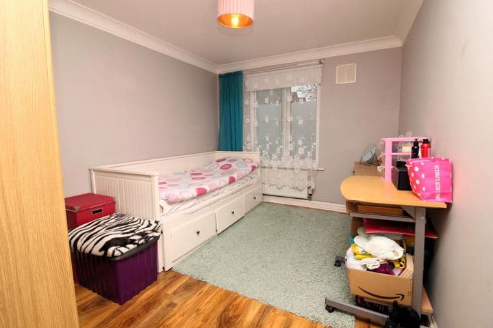 1 bedroom apartment for sale in Dagenham, United Kingdom - Image 6