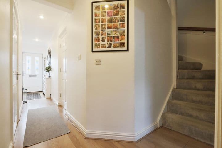 3 bedrooms house for sale in Wakefield, United Kingdom - Image 2