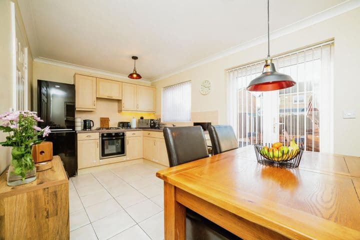 3 bedrooms house for sale in Barnsley, United Kingdom - Image 3