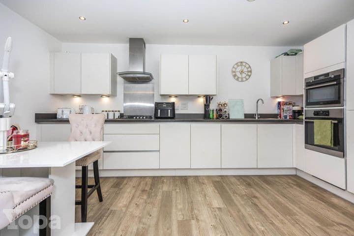 2 bedrooms apartment for sale in Swanscombe, United Kingdom - Image 3