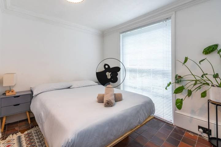 2 bedrooms apartment for sale in London, United Kingdom - Image 9