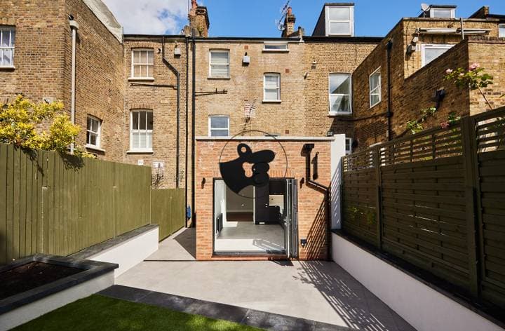 3 bedrooms house for sale in London, United Kingdom - Image 10