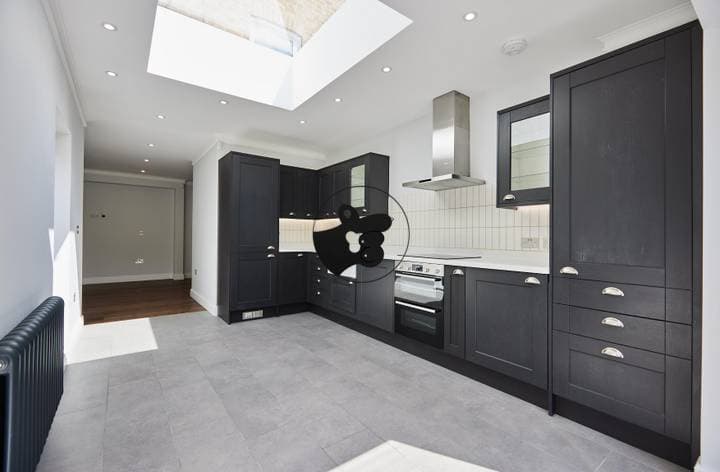 3 bedrooms house for sale in London, United Kingdom - Image 12