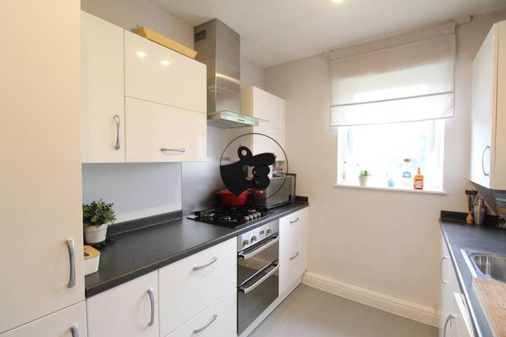 1 bedroom apartment for sale in London, United Kingdom - Image 7