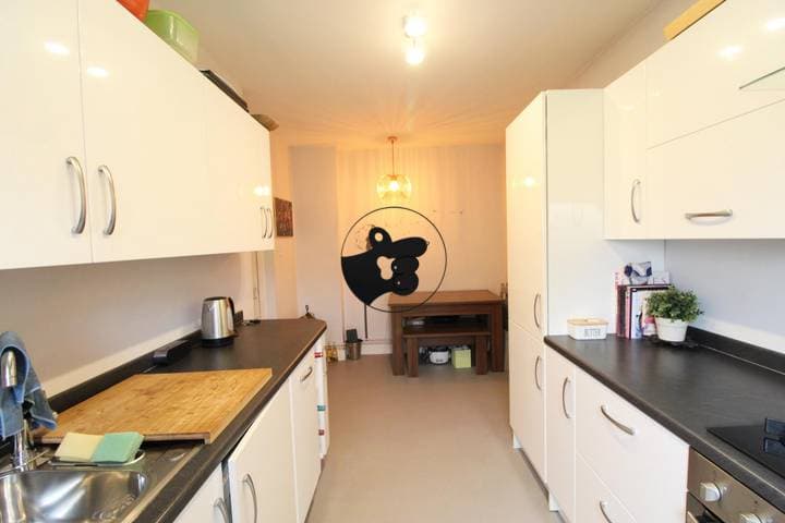 1 bedroom apartment for sale in London, United Kingdom - Image 8