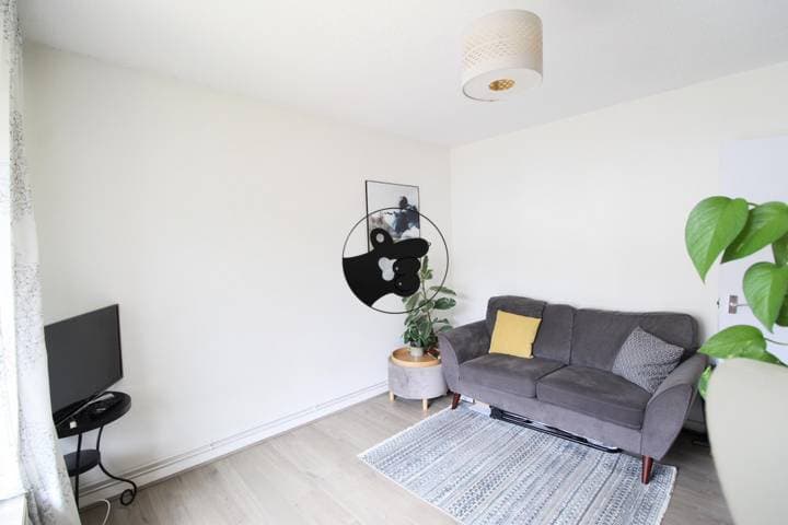 1 bedroom apartment for sale in London, United Kingdom - Image 12