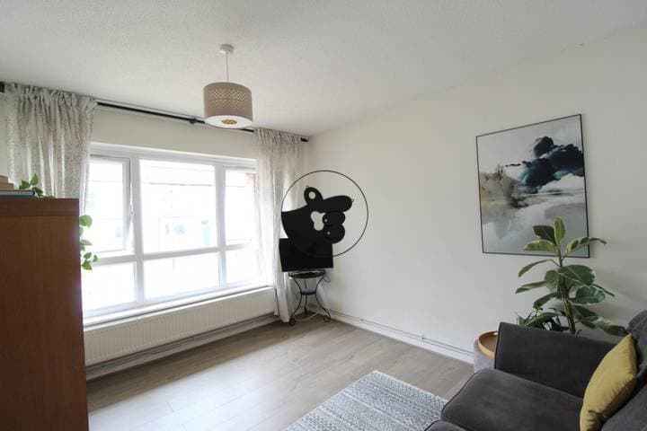 1 bedroom apartment for sale in London, United Kingdom - Image 3