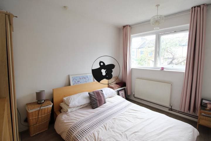 1 bedroom apartment for sale in London, United Kingdom - Image 4