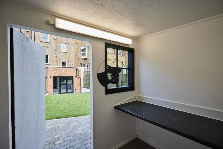 3 bedrooms house for sale in London, United Kingdom - Image 9