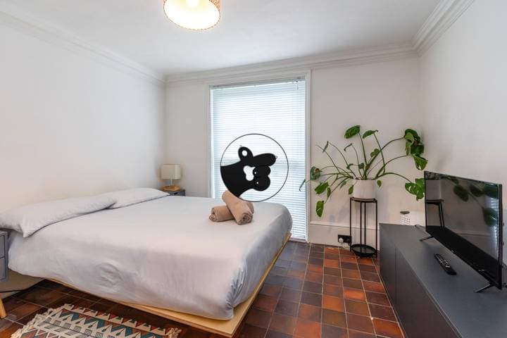 2 bedrooms apartment for sale in London, United Kingdom - Image 8