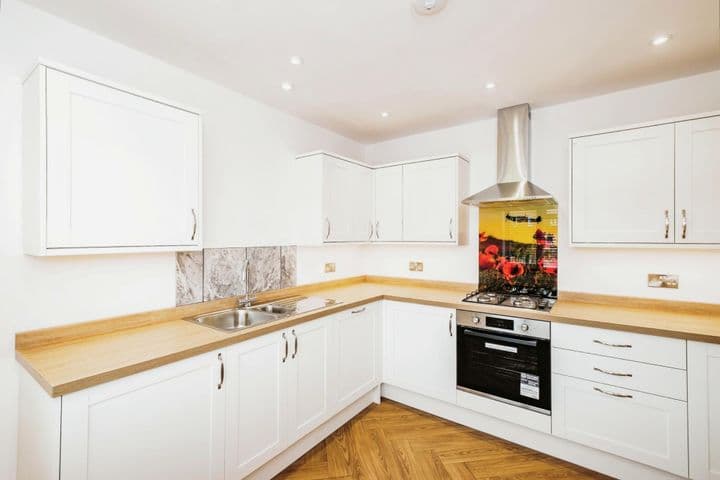 3 bedrooms house for sale in Worthing, United Kingdom - Image 3