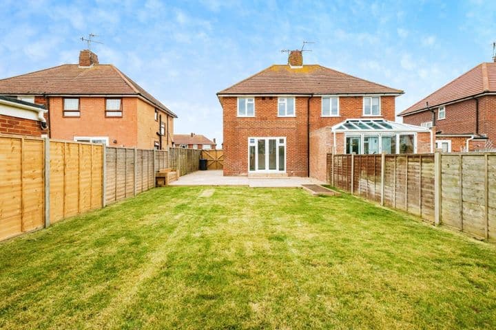 3 bedrooms house for sale in Worthing, United Kingdom - Image 2