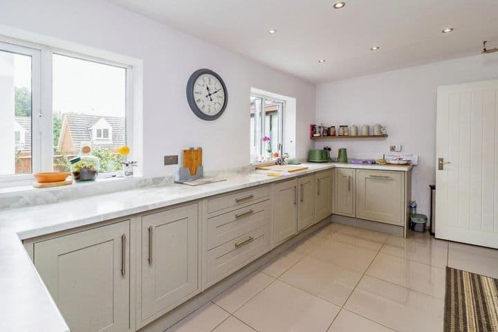 6 bedrooms house for sale in Milton Keynes, United Kingdom - Image 2