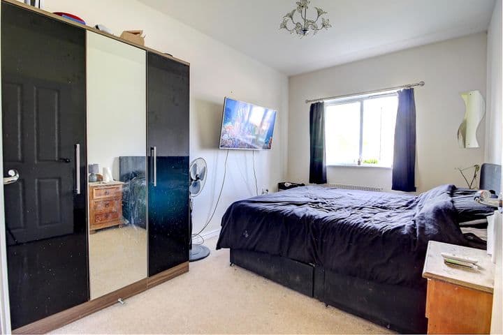 2 bedrooms apartment for sale in Basingstoke, United Kingdom - Image 5