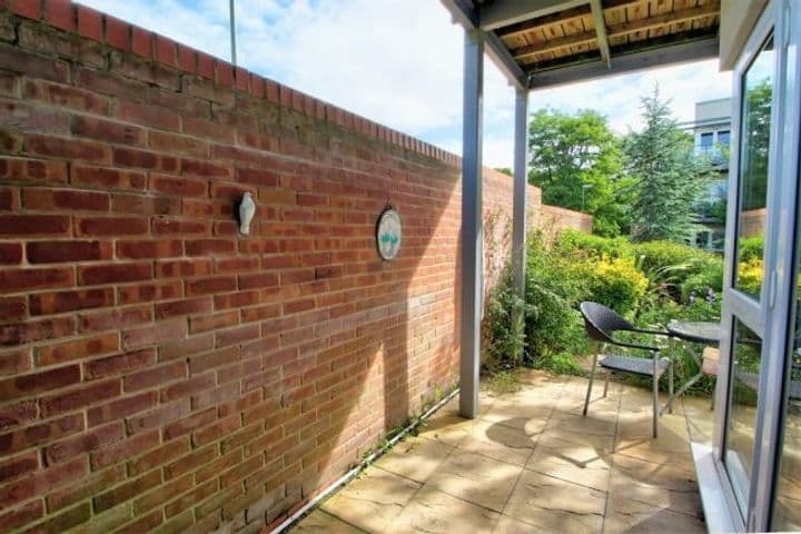 2 bedrooms apartment for sale in Basingstoke, United Kingdom - Image 12