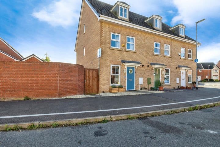 4 bedrooms house for sale in North Hykeham, United Kingdom - Image 2