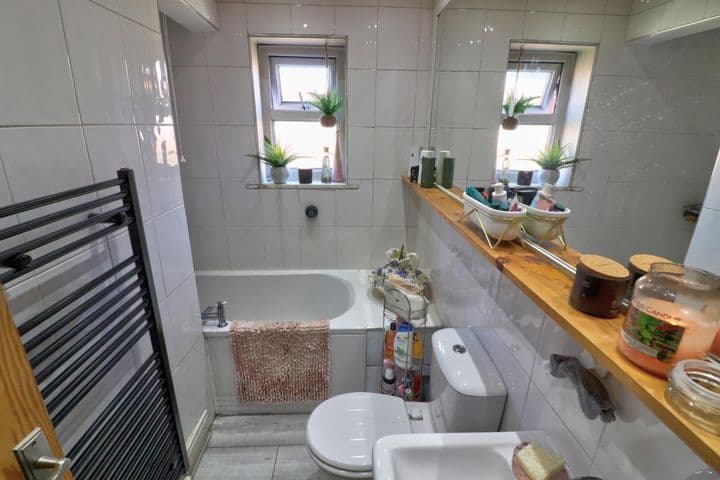 2 bedrooms house for sale in Ashton-Under-Lyne, United Kingdom - Image 10