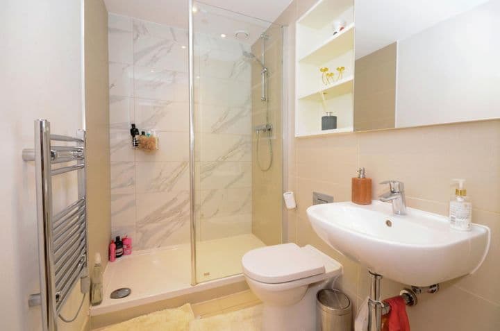 2 bedrooms apartment for sale in Stanmore, United Kingdom - Image 8