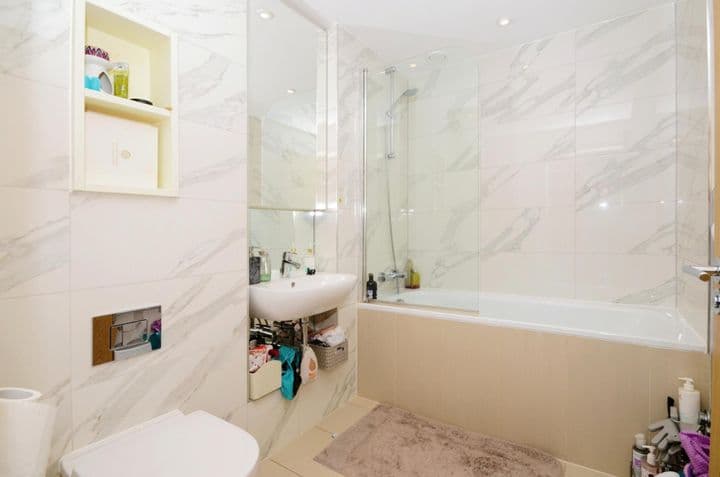 2 bedrooms apartment for sale in Stanmore, United Kingdom - Image 10