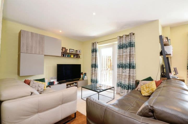 2 bedrooms apartment for sale in Stanmore, United Kingdom - Image 4