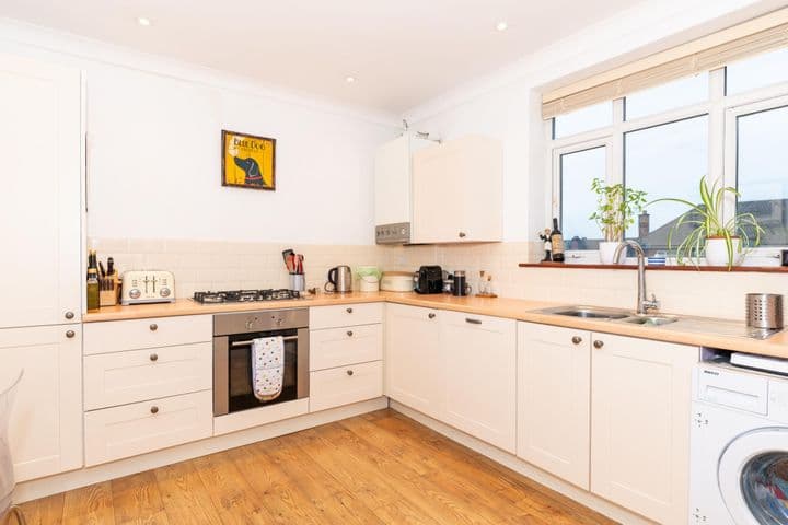 2 bedrooms apartment for sale in London, United Kingdom - Image 3