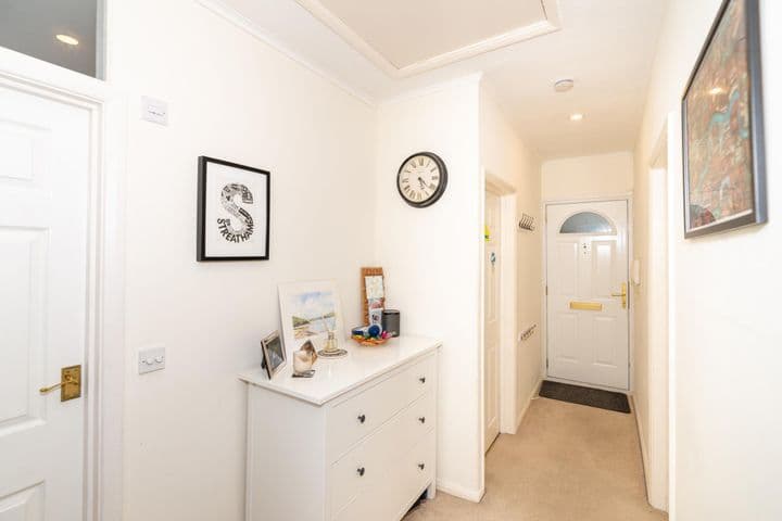 2 bedrooms apartment for sale in London, United Kingdom - Image 10