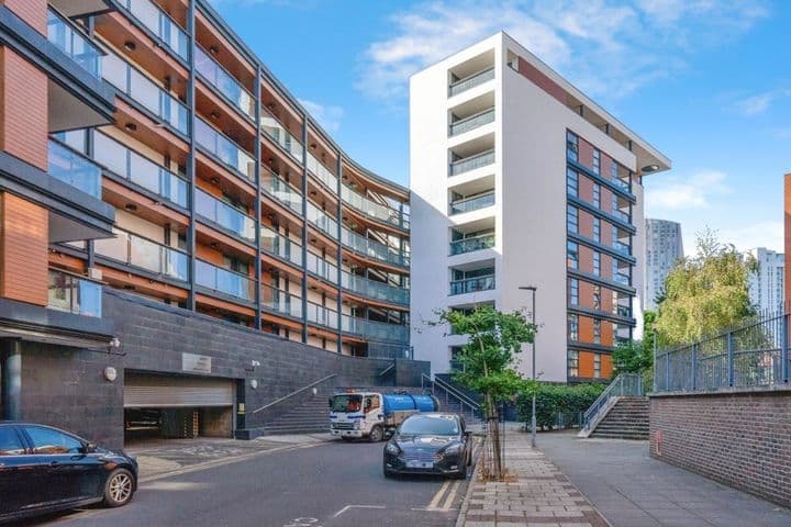 1 bedroom apartment for sale in London, United Kingdom - Image 3