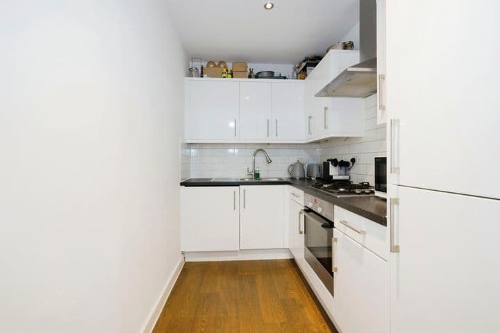 1 bedroom apartment for sale in London, United Kingdom - Image 4