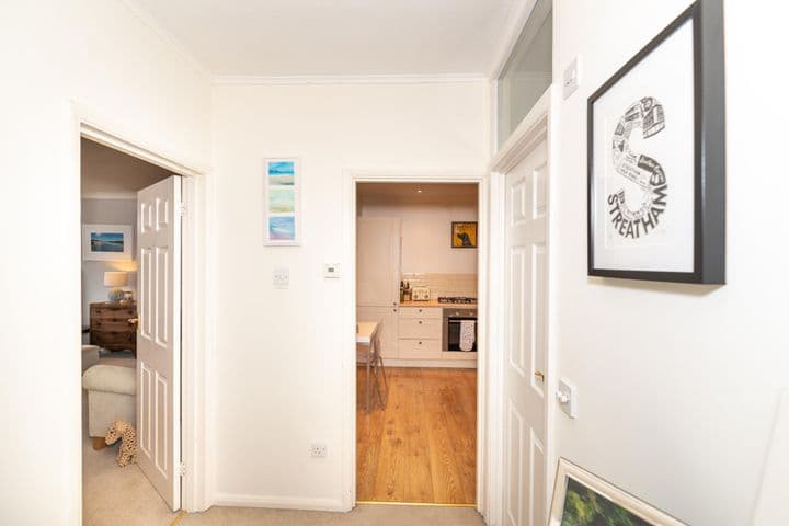 2 bedrooms apartment for sale in London, United Kingdom - Image 11