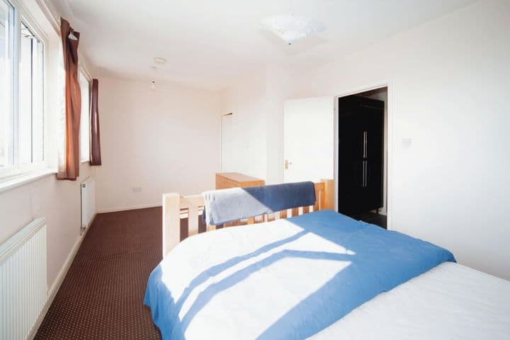 1 bedroom apartment for sale in Warwick, United Kingdom - Image 10