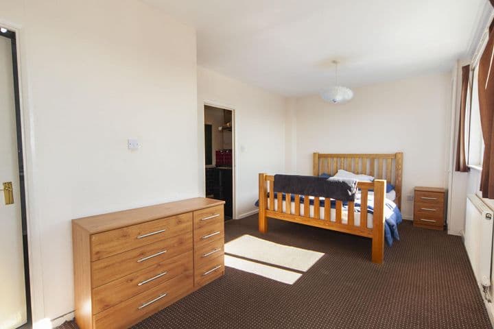 1 bedroom apartment for sale in Warwick, United Kingdom - Image 12