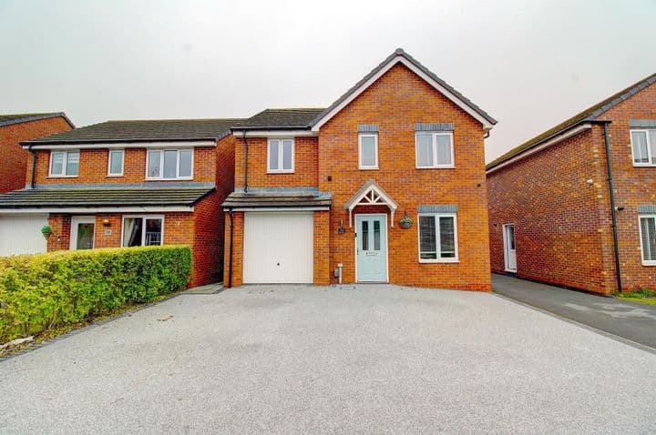 4 bedrooms house for sale in Burntwood, United Kingdom - Image 2