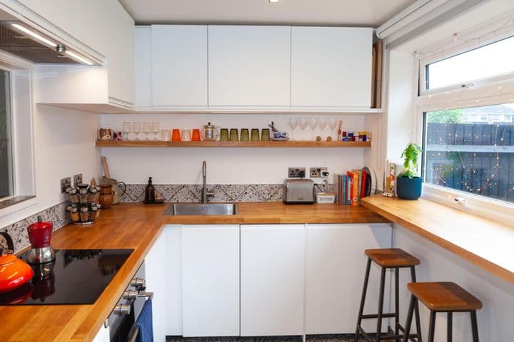 3 bedrooms house for sale in London, United Kingdom - Image 3