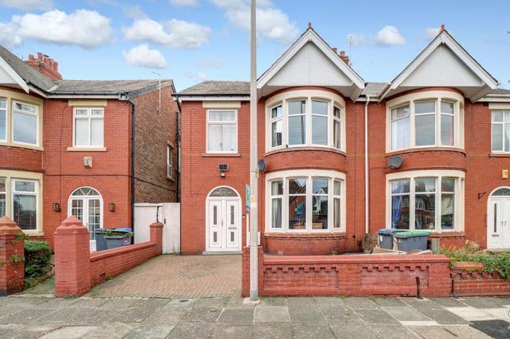 3 bedrooms house for sale in Blackpool, United Kingdom - Image 2