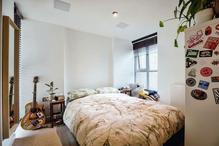 1 bedroom apartment for sale in London, United Kingdom - Image 4