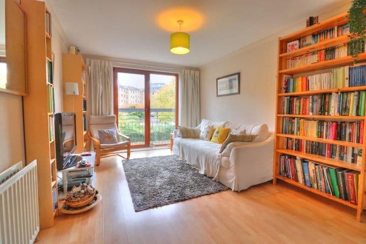 2 bedrooms apartment for sale in Glasgow, United Kingdom - Image 3