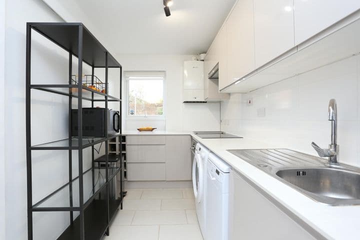 2 bedrooms house for sale in London, United Kingdom - Image 6