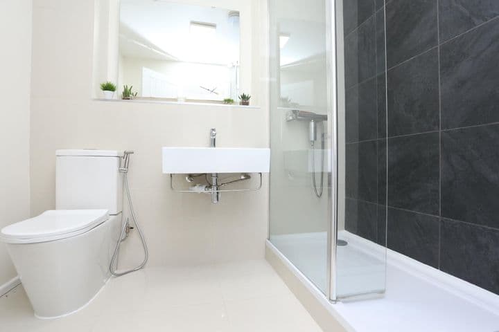 2 bedrooms house for sale in London, United Kingdom - Image 9