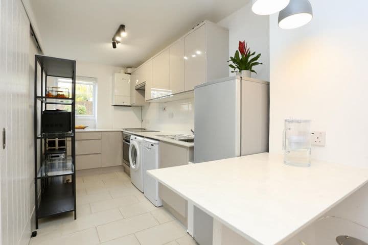 2 bedrooms house for sale in London, United Kingdom - Image 7