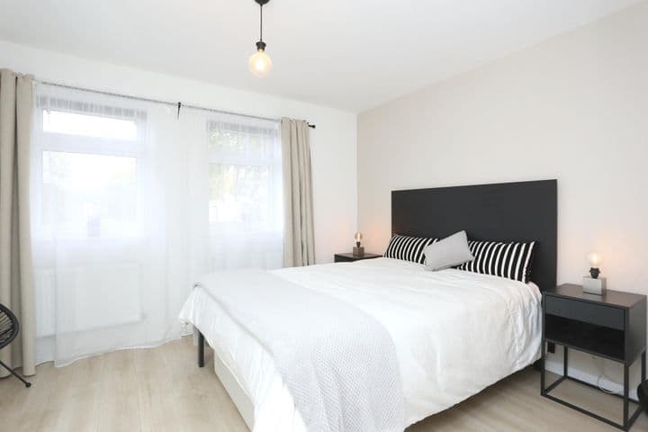 2 bedrooms house for sale in London, United Kingdom - Image 10