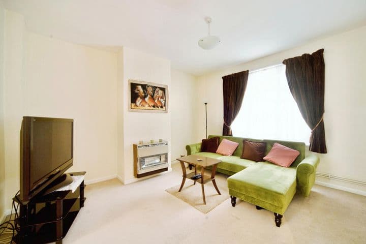 3 bedrooms house for sale in London, United Kingdom - Image 2