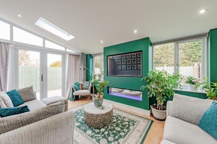 3 bedrooms house for sale in Horley, United Kingdom - Image 8