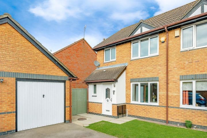 3 bedrooms house for sale in Horley, United Kingdom - Image 2