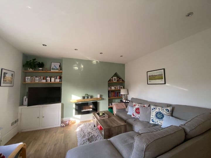 1 bedroom apartment for sale in London, United Kingdom - Image 2